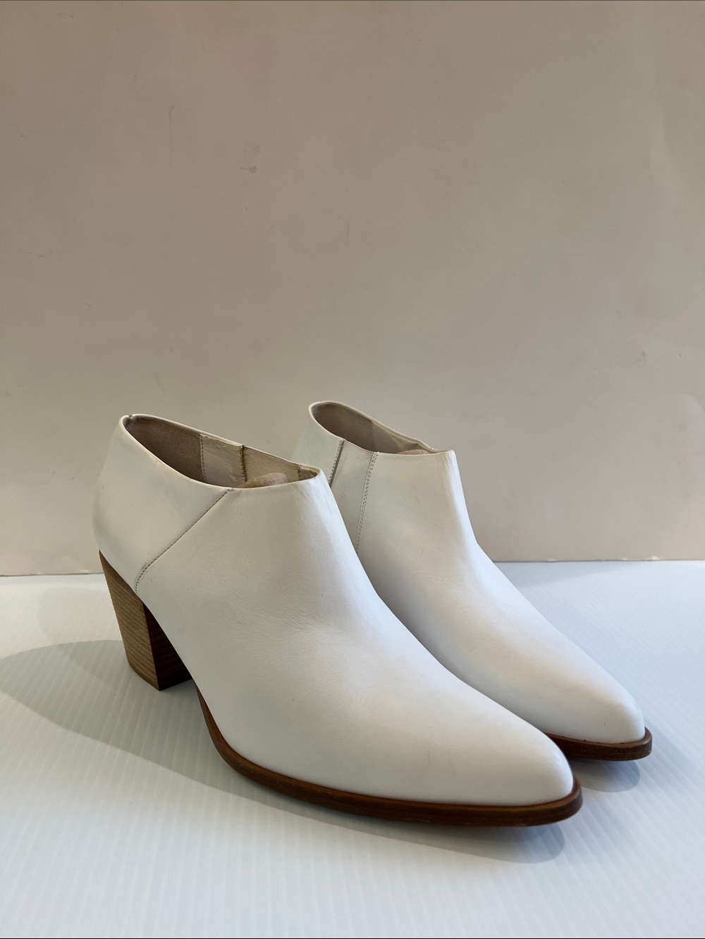 New Vince Women's White Leather Pointed Mini Boot in size 10